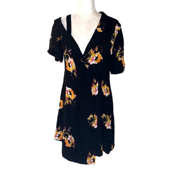 NWT A.L.C Lucia Silk Black Floral Asymmetrical Off Shoulder Faux Wrap Dress - 10 - Picture 5 of 15